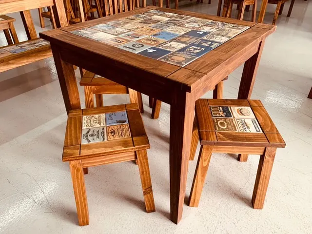 Mesa gourmet em cerâmica 80x80 com 4 banquetas baixa