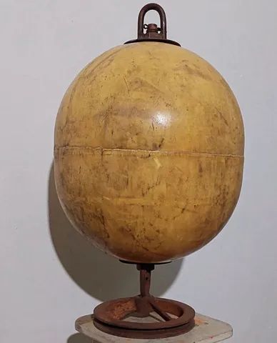 Antiga Bóia de Sinalização Marítima 