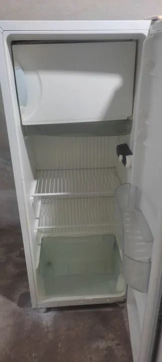 GELADEIRA 110V FUNCIONANDO - ENTREGA GRÁTIS - 12X CARTÃO  - Foto 4