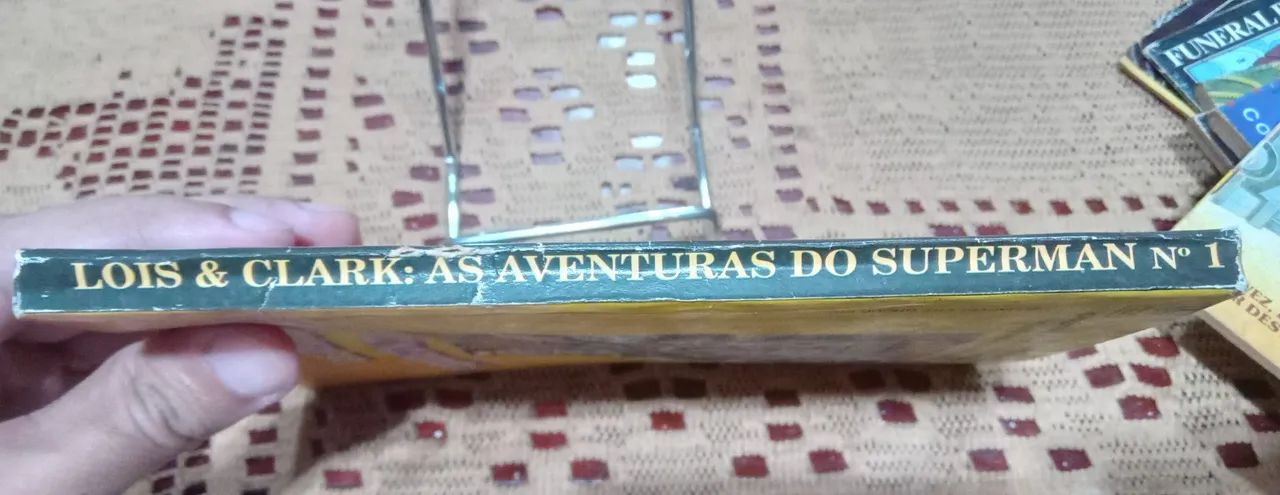 HQ formatinho Abril lois e Clark: as aventuras do superman - Foto 3