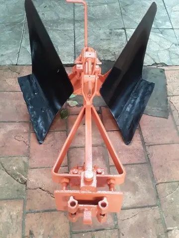 Arado aiveca para micro trator. 