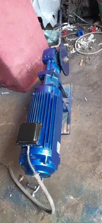 Vende se um motor camaleáo weg 10 cv rot 3.575 