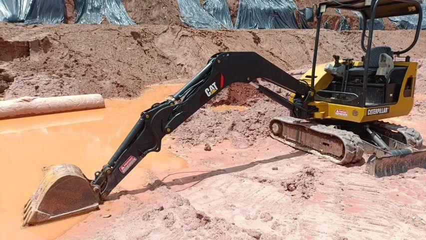 Baixei para vender Miniescavadeira Caterpillar 302.5 oportunidade não case sany newholland