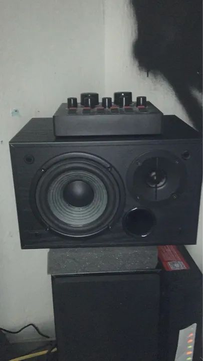 Dois monitores de audio com bluetooth da EDIFIER