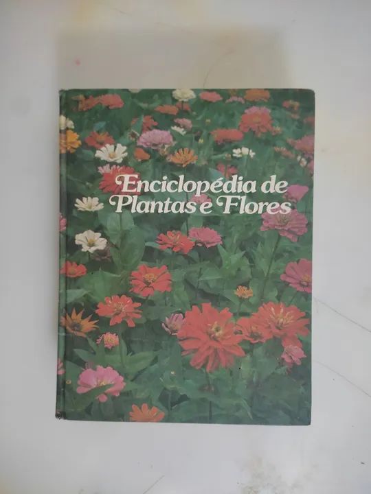 Enciclopédia de Plantas e Flores - Livro 4 faciclos 