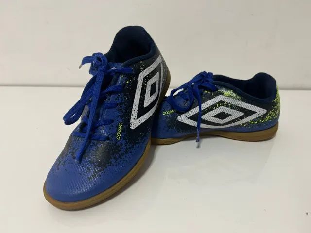 Chuteira Futsal Umbro Indoor Cosmic - Infantil - Tamanho 32 (Brasil)