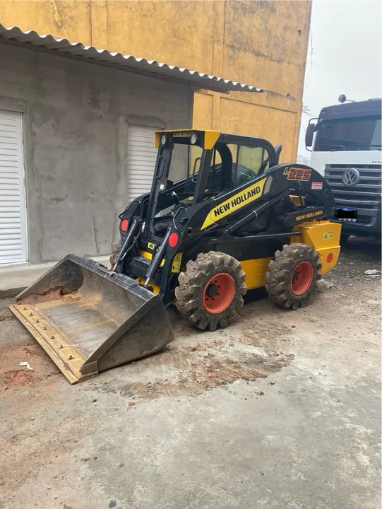 Bob cat Minicarregadeira New Holland - Oportunidade!