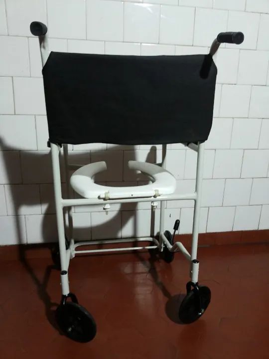 Cadeira de banho (Seminova) - Foto 5