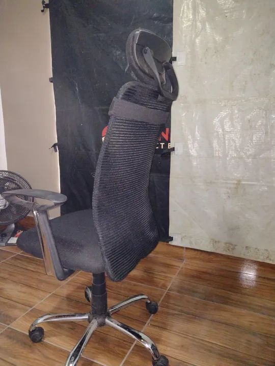 Cadeira de Escritório Giratória com Rodinhas - Foto 3