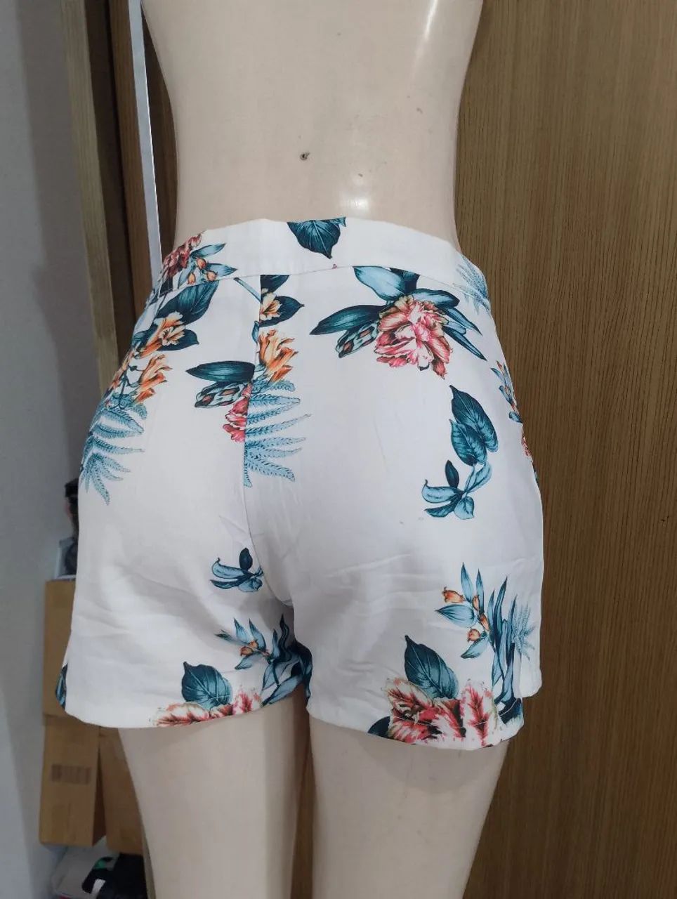 Short  Floral Branco - Foto 5