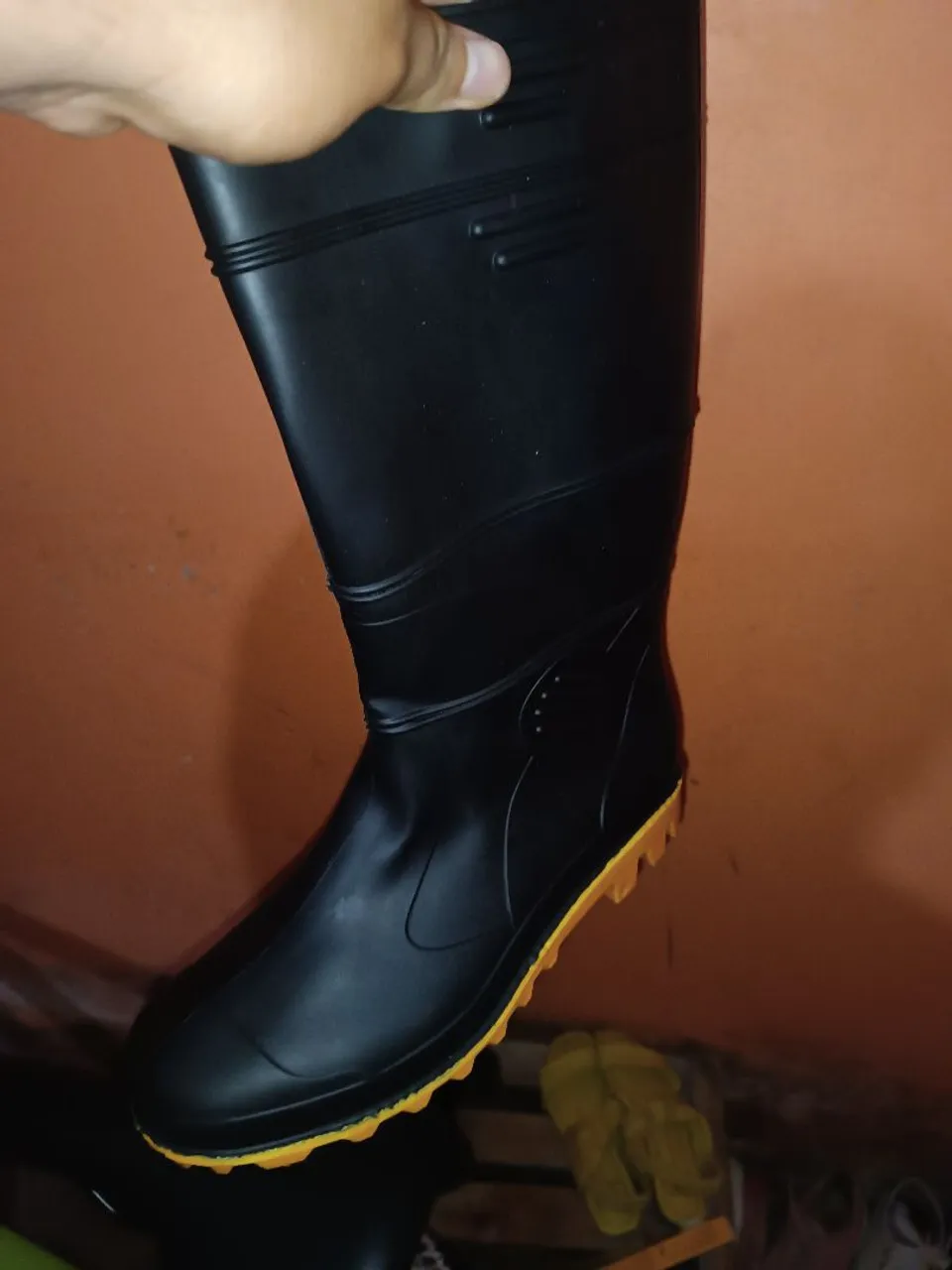 Bota de borracha 7 léguas, preta. Tamanho 41, 42 e 43