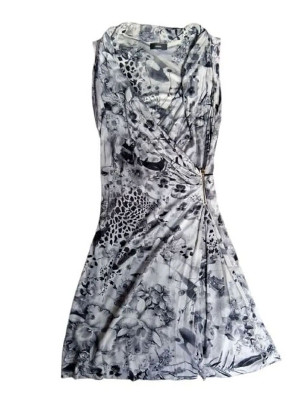 Vestido floral transpassado Iodice - TAM M - Foto 4