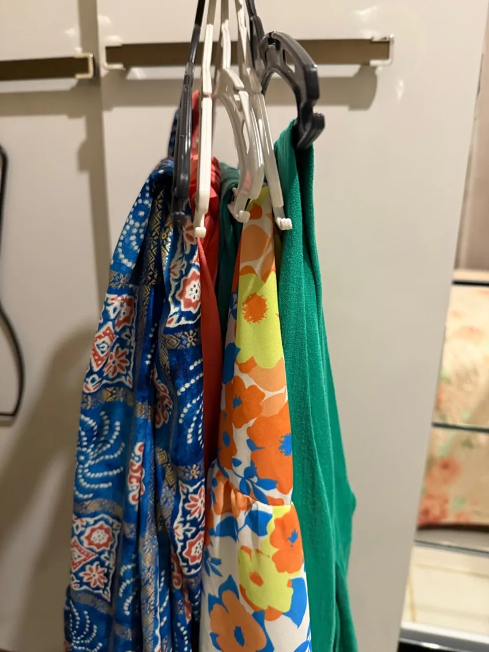 Vestidos estampados e coloridos