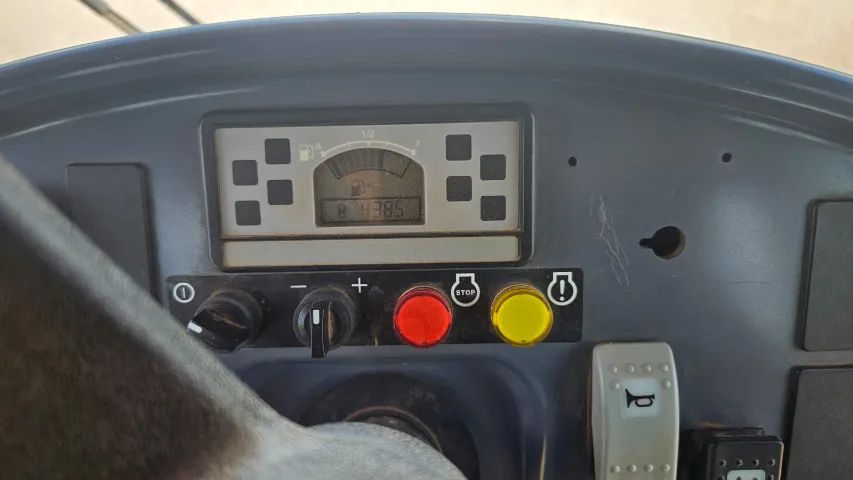 Rolo Dynapac CA-250 ano 2017 com 4.300 horas traçado com kit pata  - Foto 3