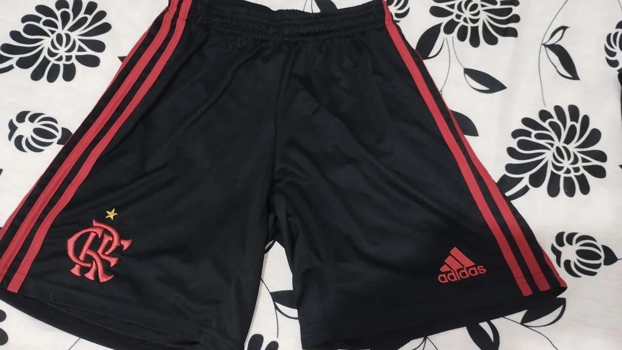 Short Adidas Preto com Listras Vermelhas 2019 - Roupas Esportivas