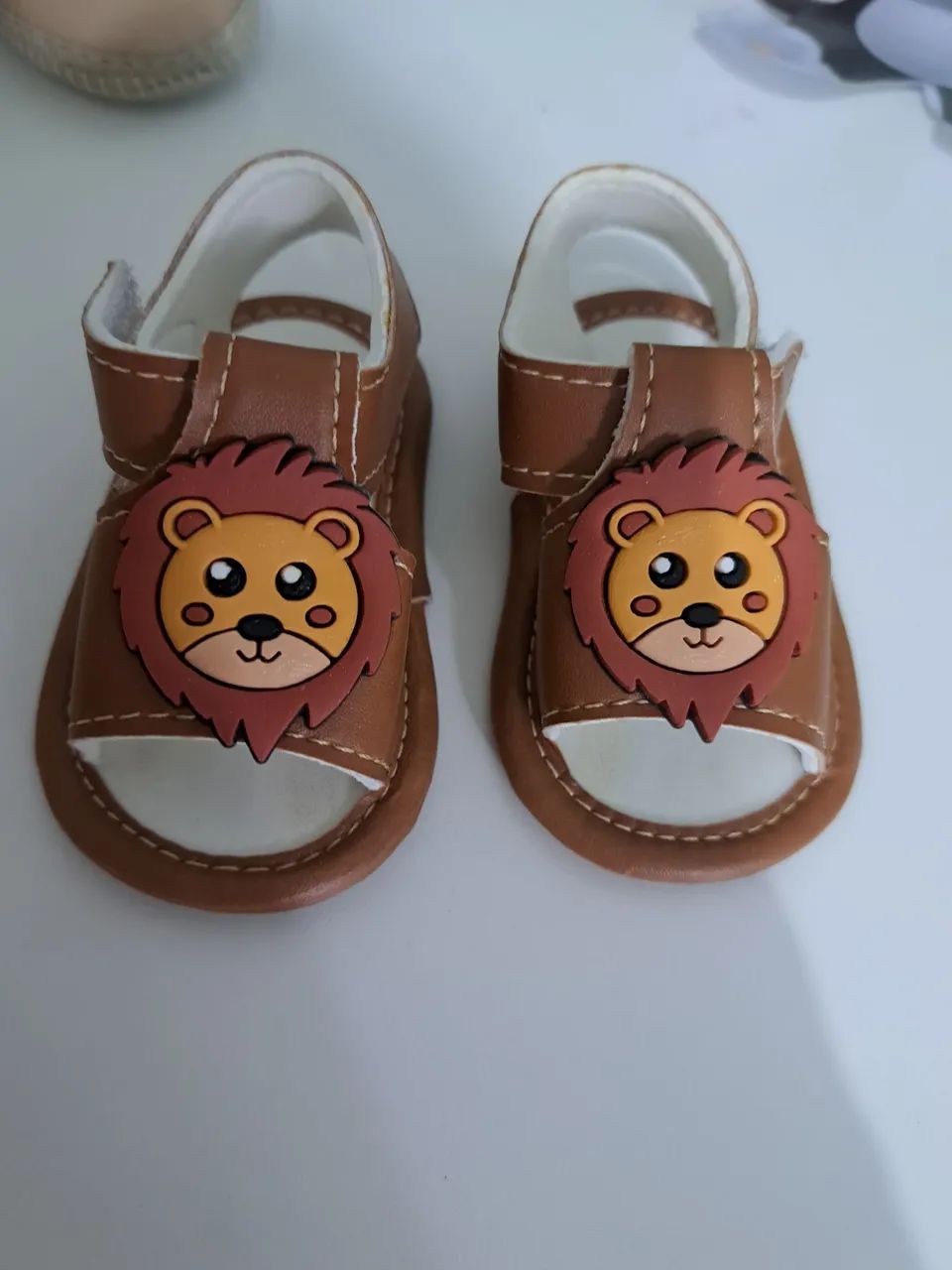 Sandálias de Bebê com Desenho de Leão