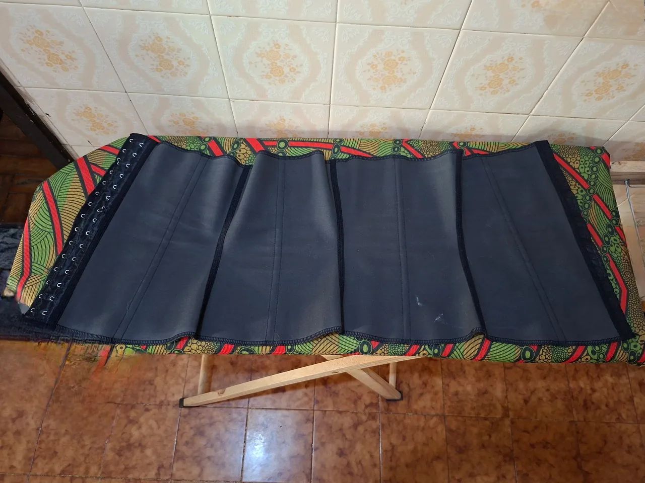 Cinta modeladora preta Esbelt - Foto 2