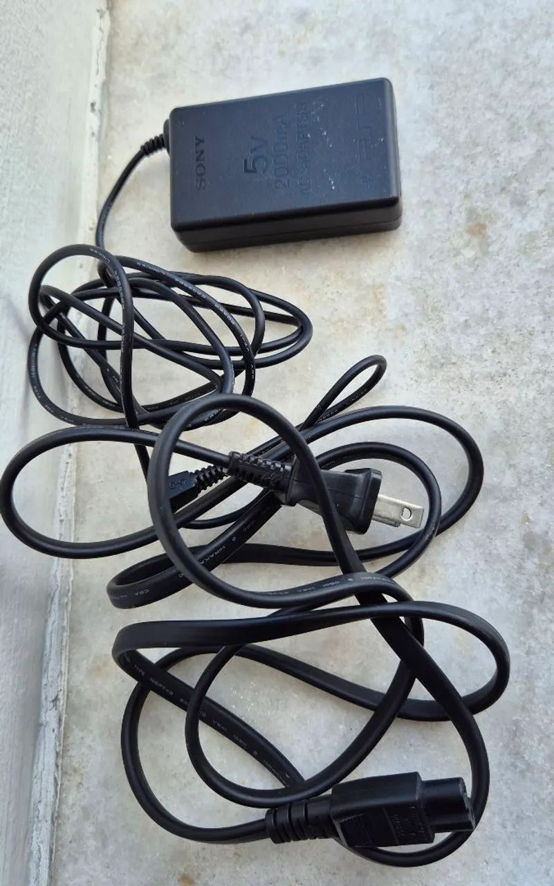 PSP 2001 (Ñ ESTÁ DESBLOQUEADO) + CARREGADOR + JOGOS - Foto 4