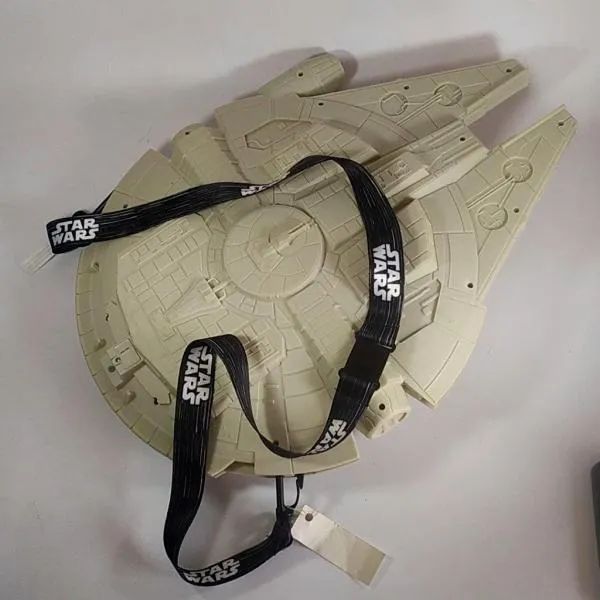 NAVE ESPACIAL MILLENIUM FALCON com luzes, da saga Guerra nas Estrelas  - Foto 2