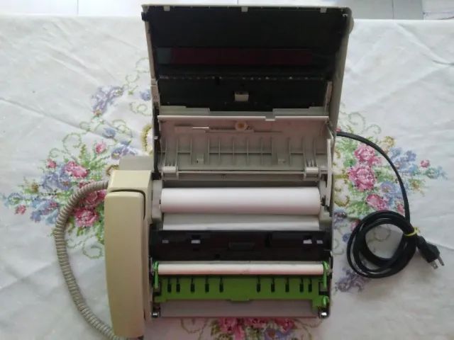 Aparelho de fax e também telefone Sharp Aparelho de fax e também telefone Sharp de 2004. - Foto 2