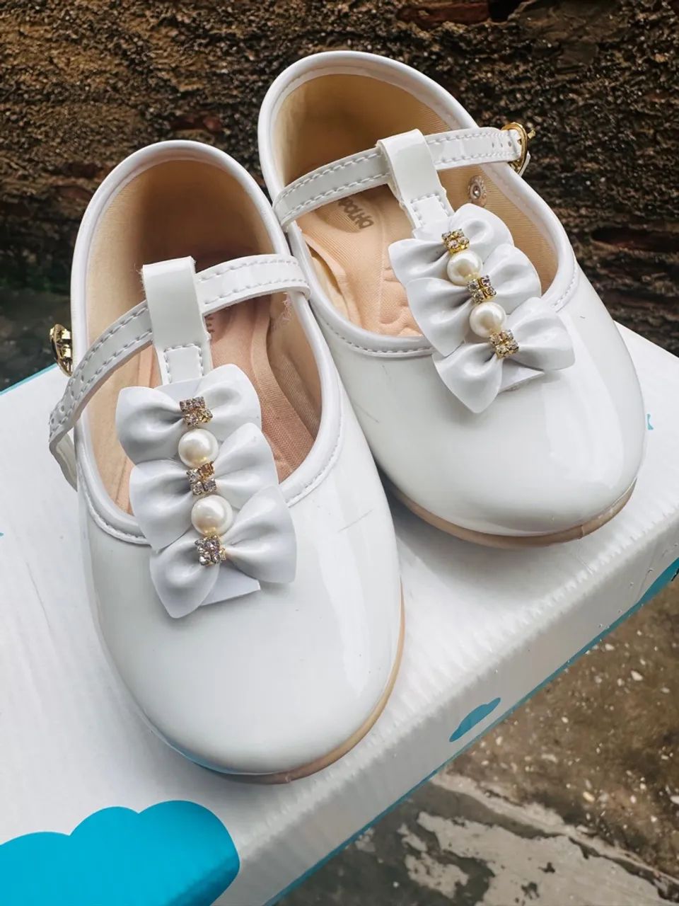 Sapatinho branco de bebê com laço - Foto 2