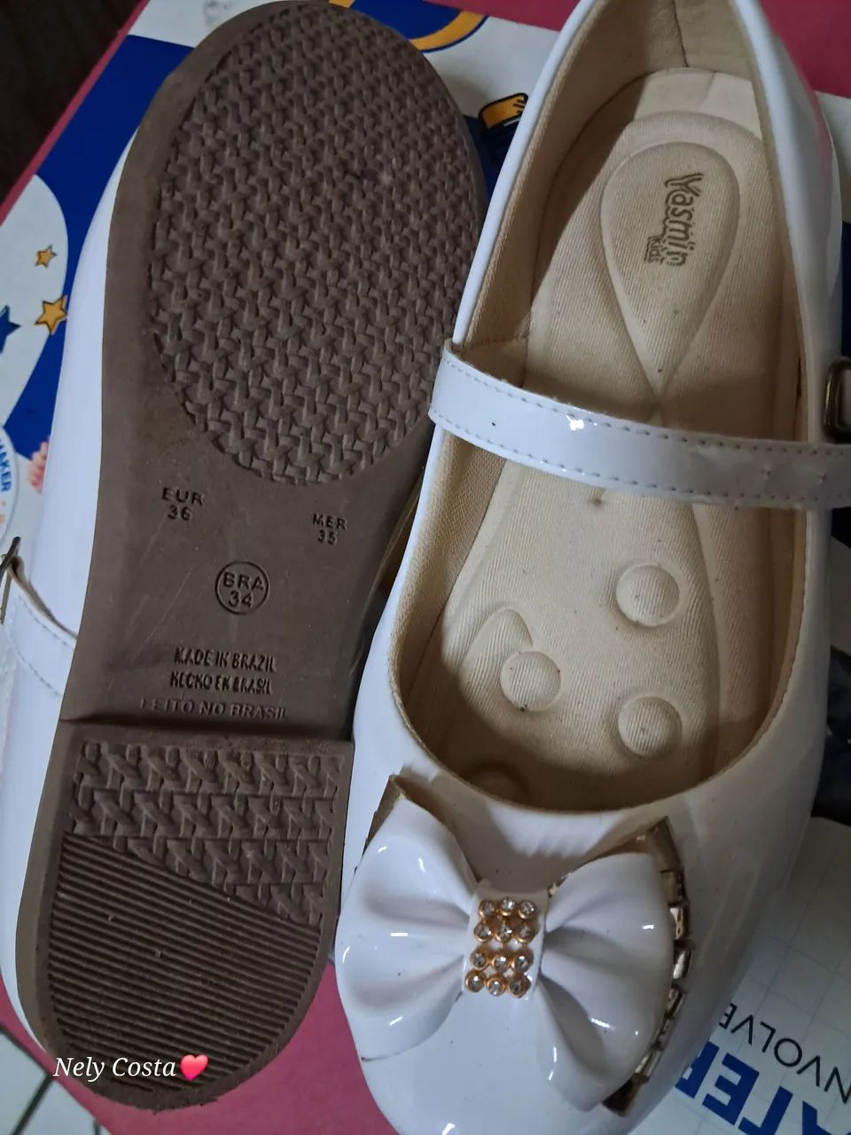 Sapatilha infantil branca com laço e detalhe dourado - Foto 3