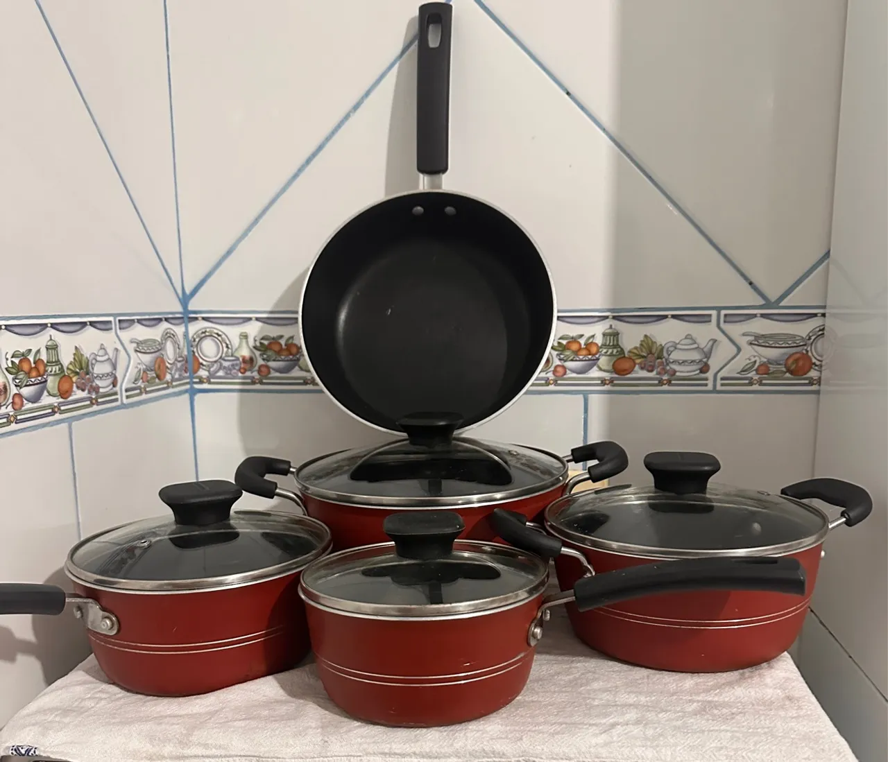 Conjunto de Panelas e Frigideira Vermelhas