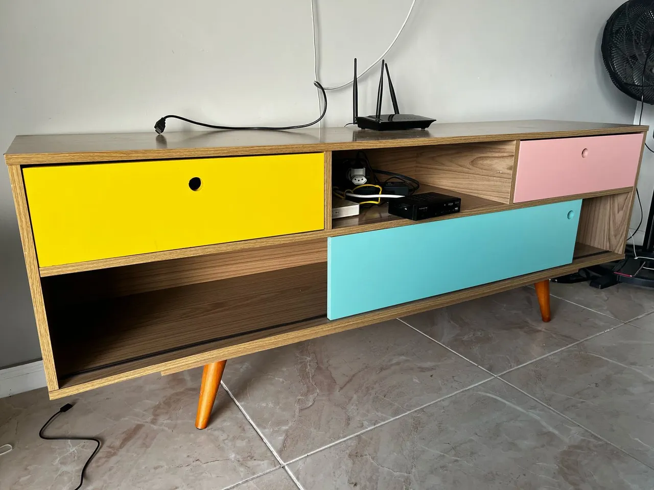 Mesa de parede colorida