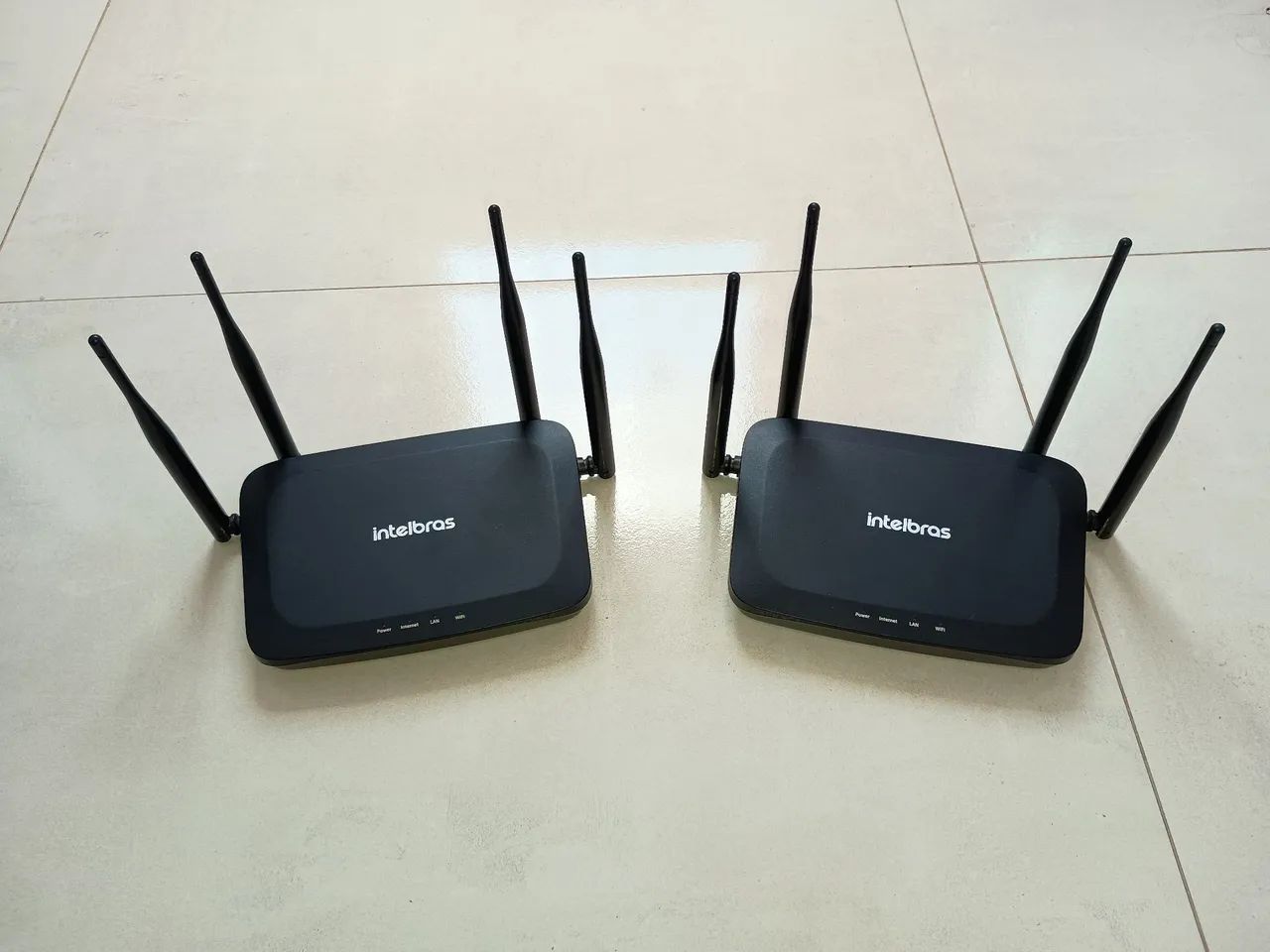 2 Roteadores Intelbras GF1200 com Wi-Fi Mesh