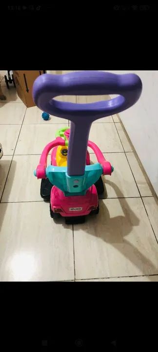 Carrinho de empurrar infantil - Divertido e colorido! - Foto 4