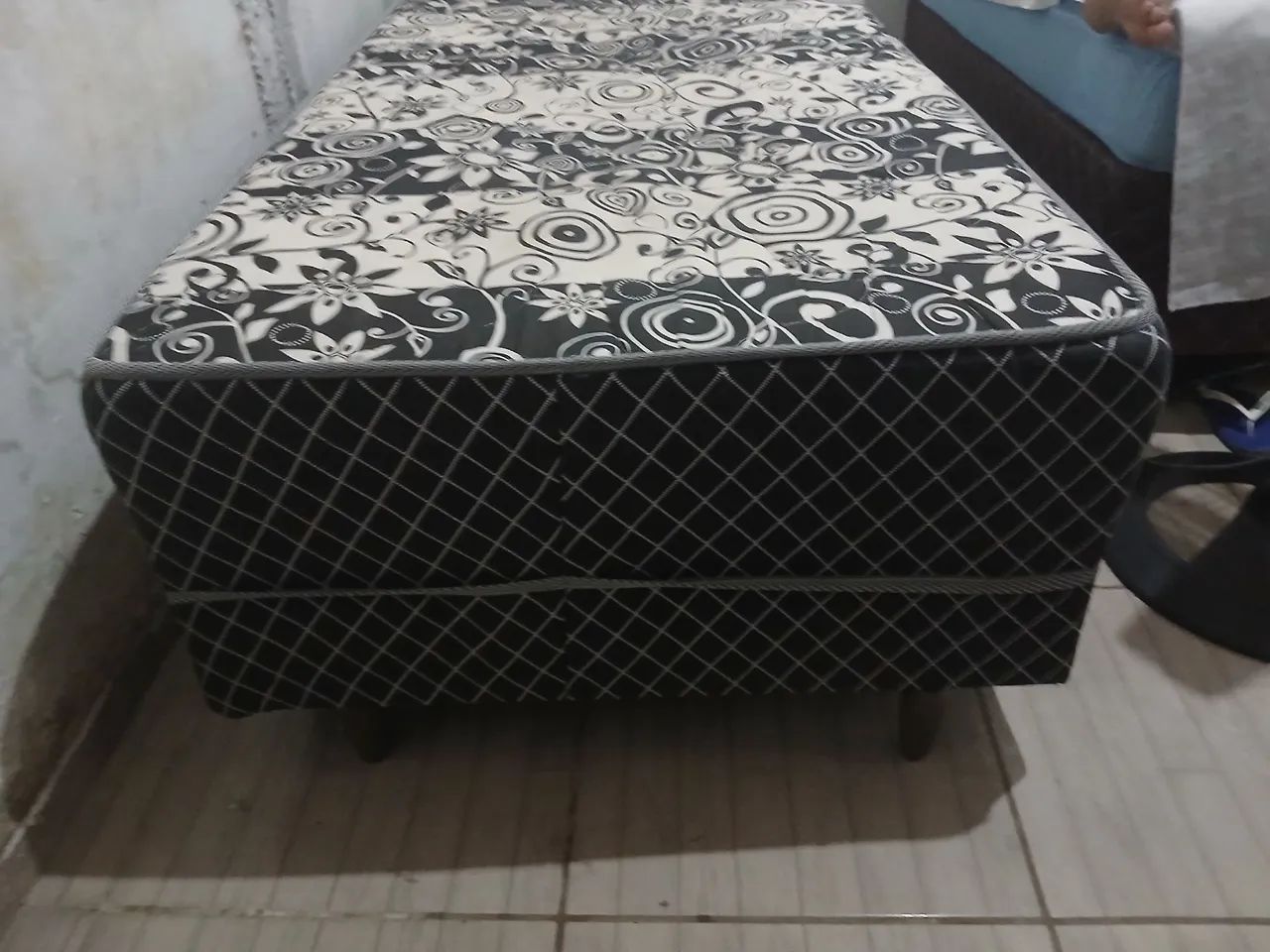 Vende-se cama ortopédica preta e branca - Foto 2