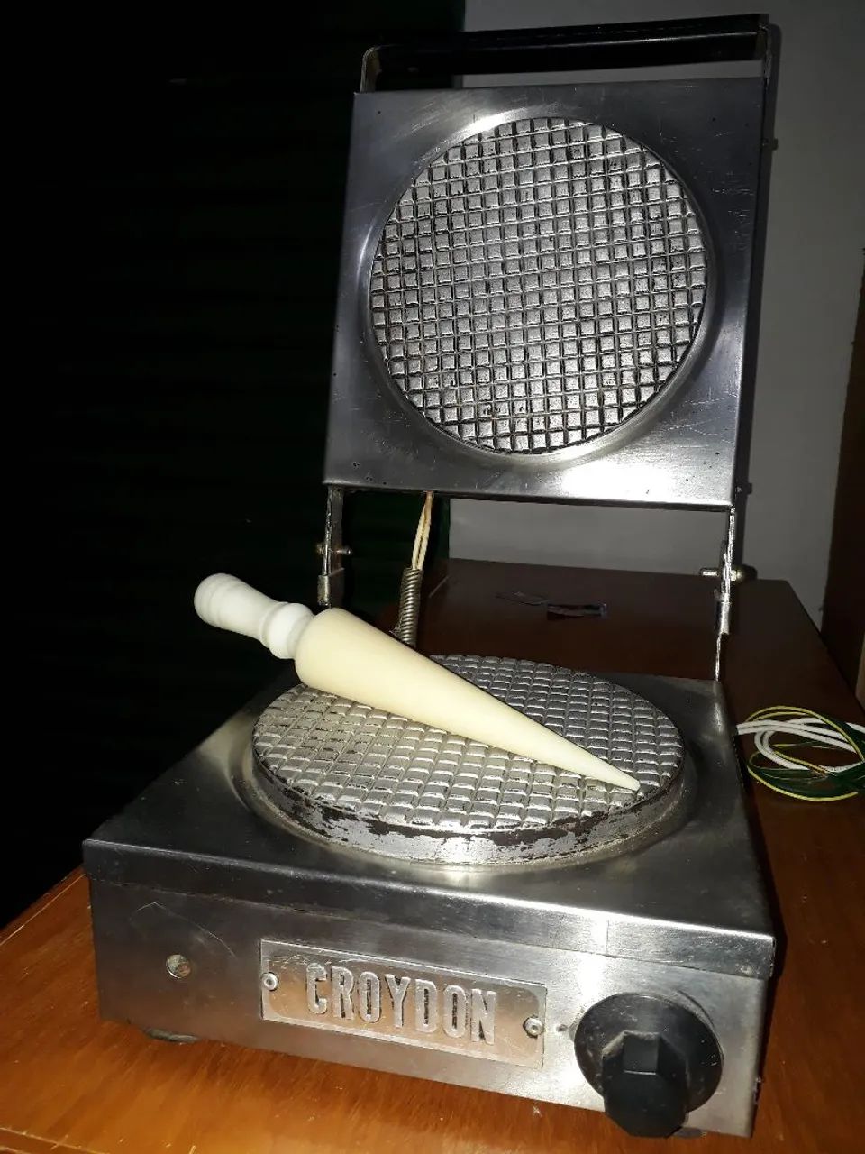 Máquina de fazer cones para sorvete Croydom - Foto 3