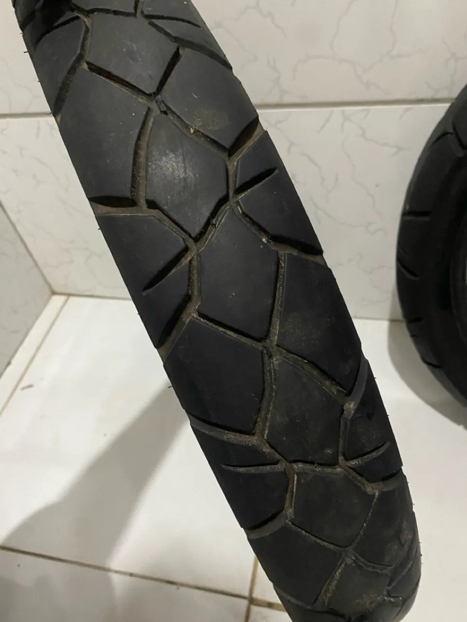 Pneu de Moto Cinborg