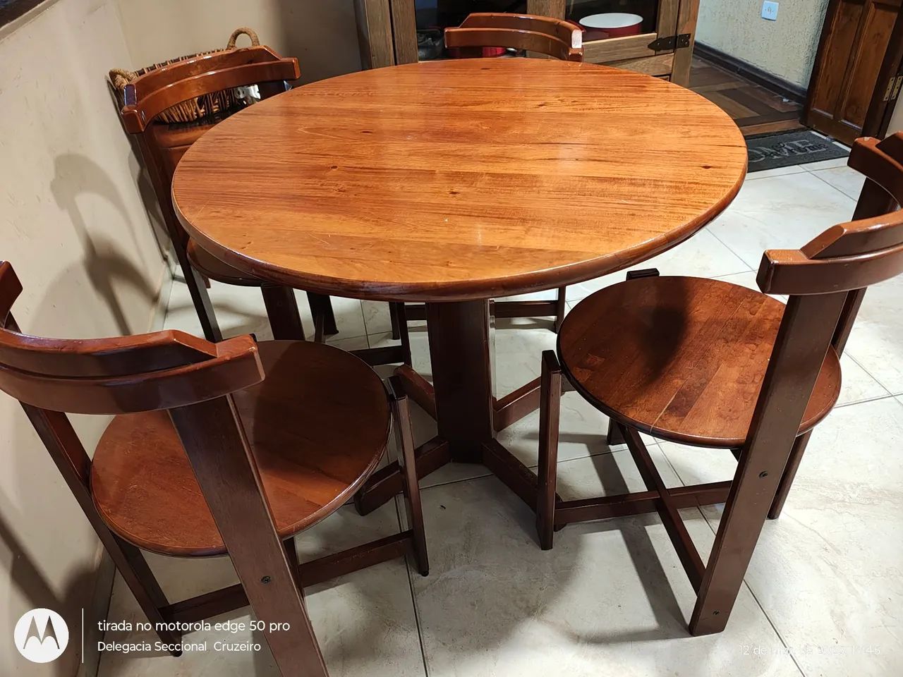 Mesa de Madeira Maciça + 4 cadeiras - Foto 3