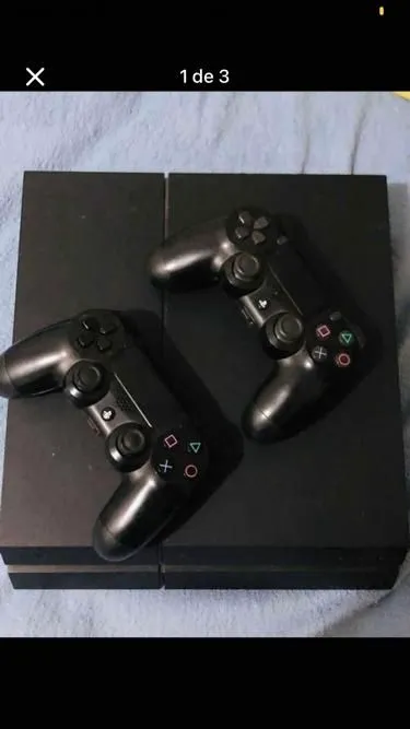 Playstation 4 com 2 Controles