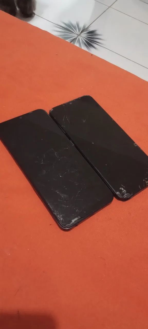 vendo dois celular pra retirada de peças 