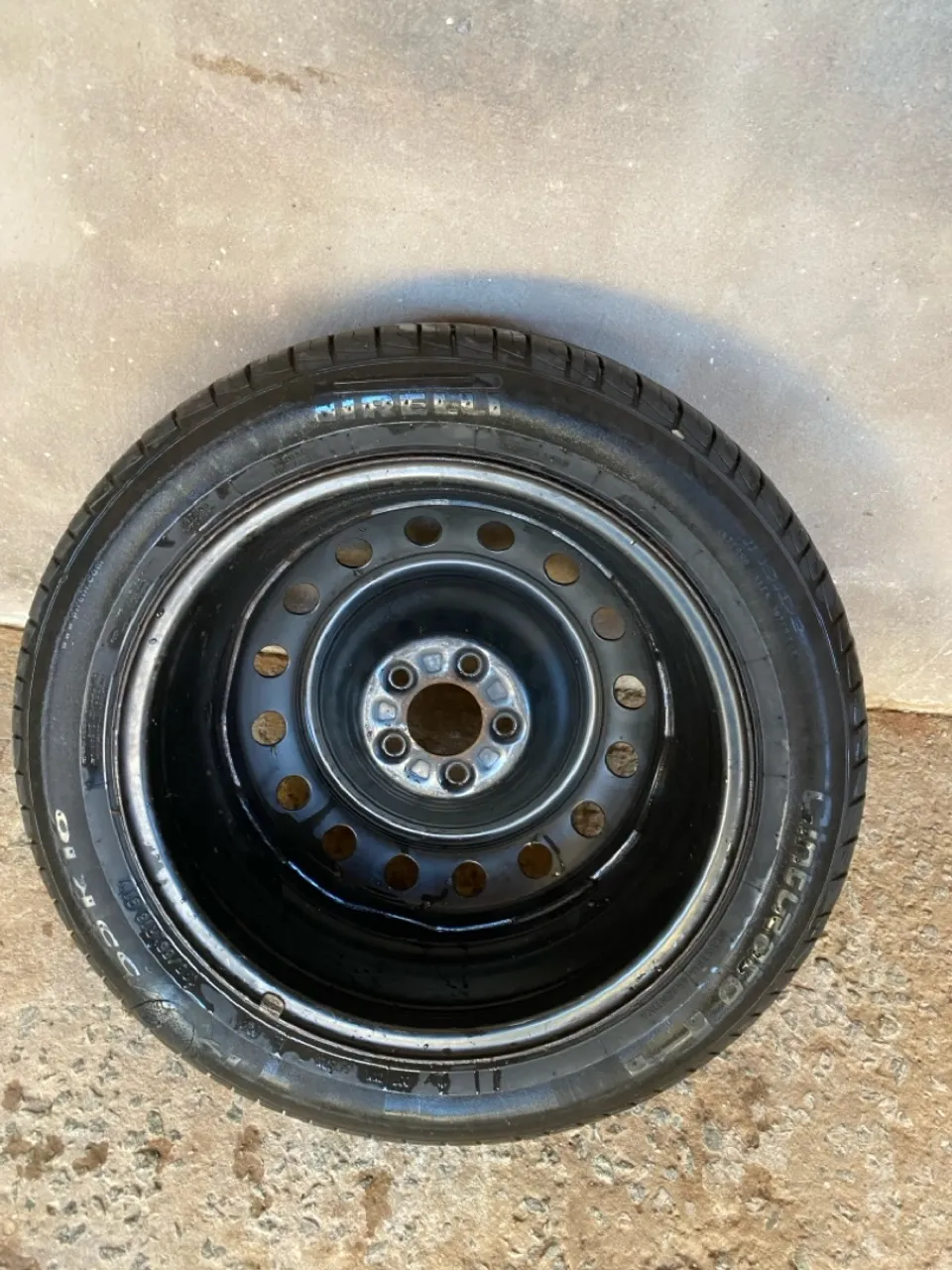 Roda de ferro com pneu - Aro 16 e aro 15 5 furos
