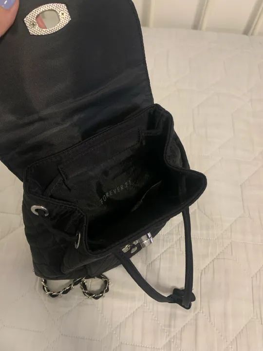 Mini Mochila Preta Forever 21 - Foto 2