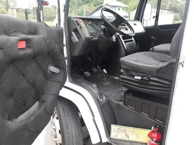 Mercedes-Benz 710 2012 - Foto 5