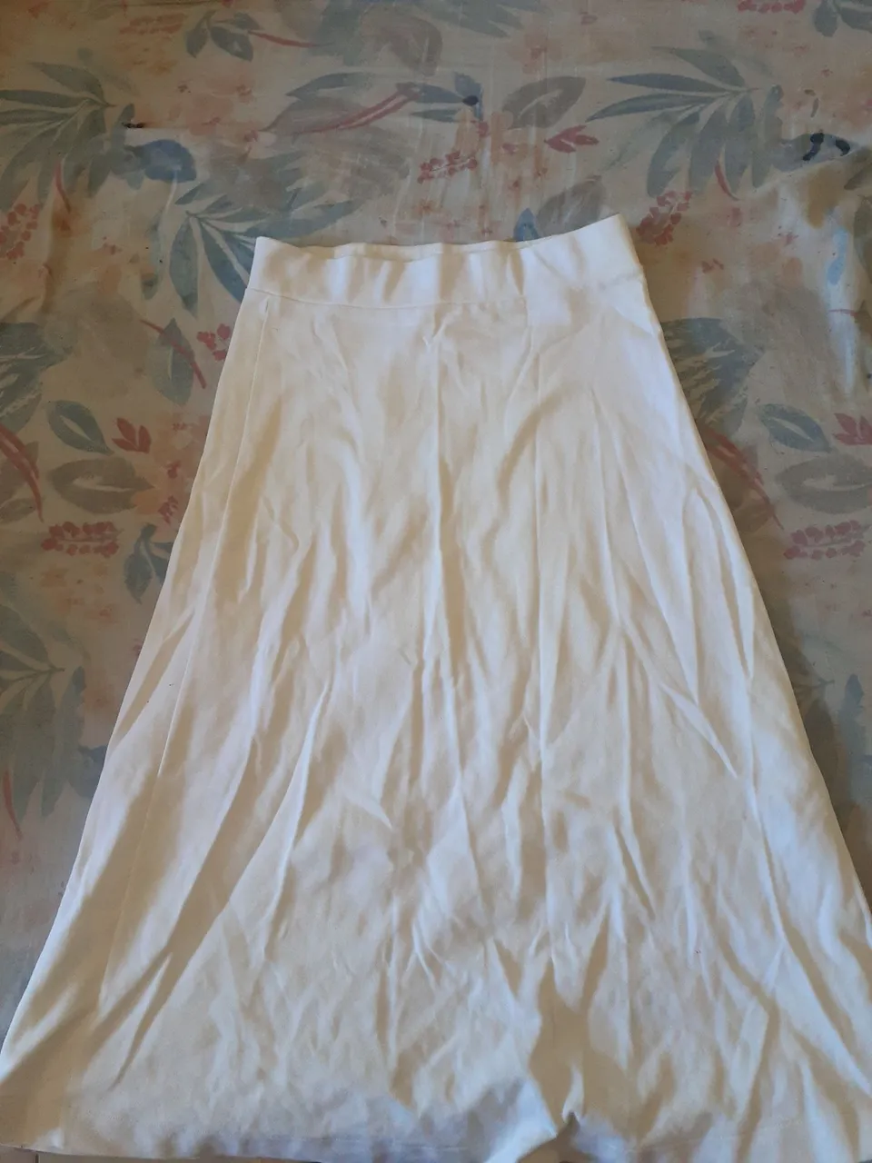 Saia branca elegante