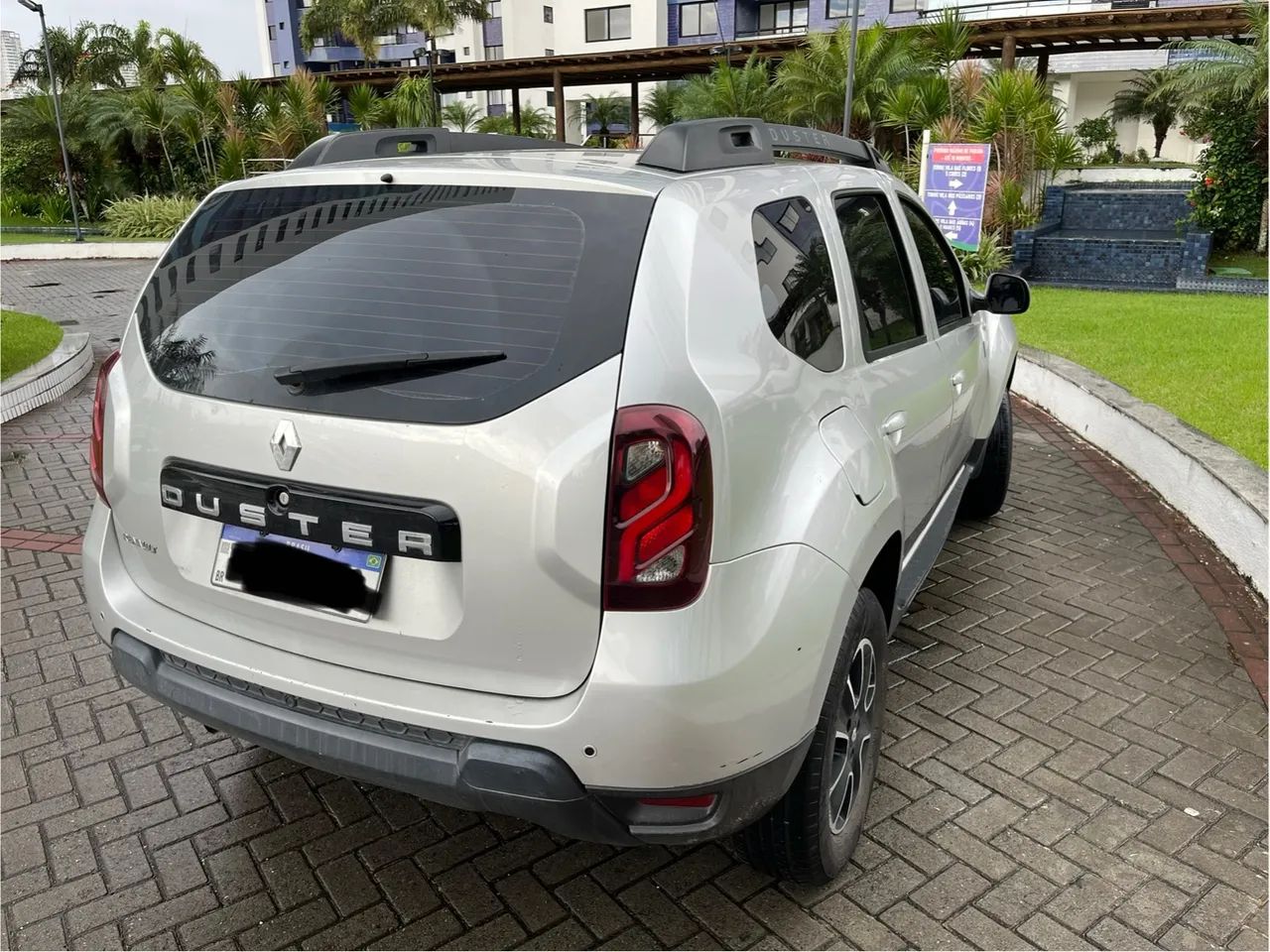 Carro Duster revisado recentemente 