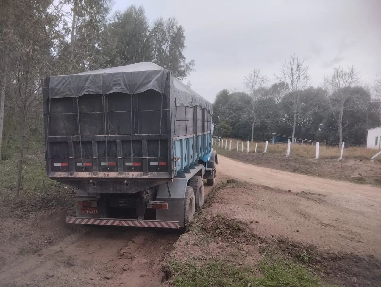 Mercedes 2220 6x4 basculante - Foto 5