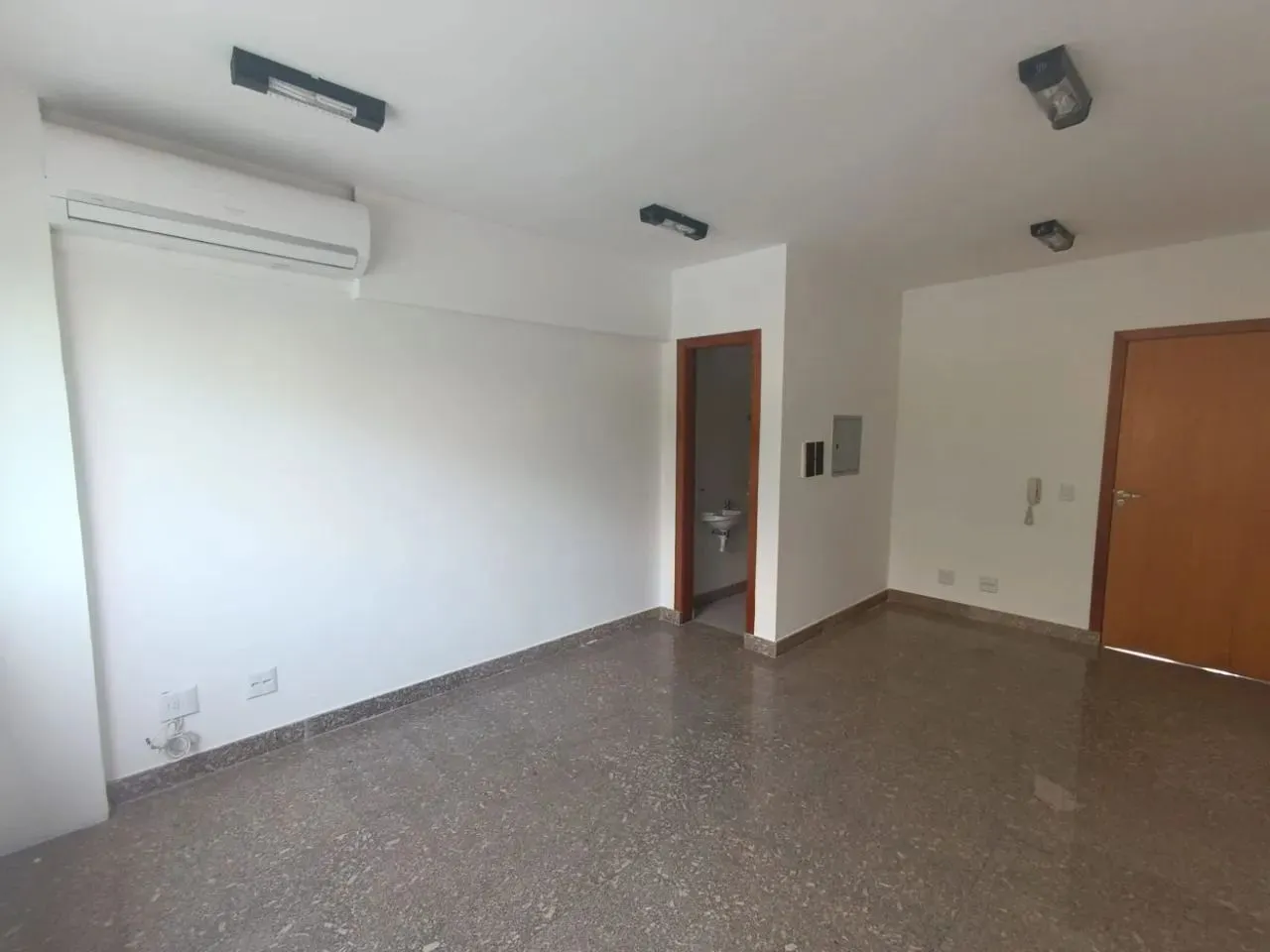 Sala a venda no Buritis