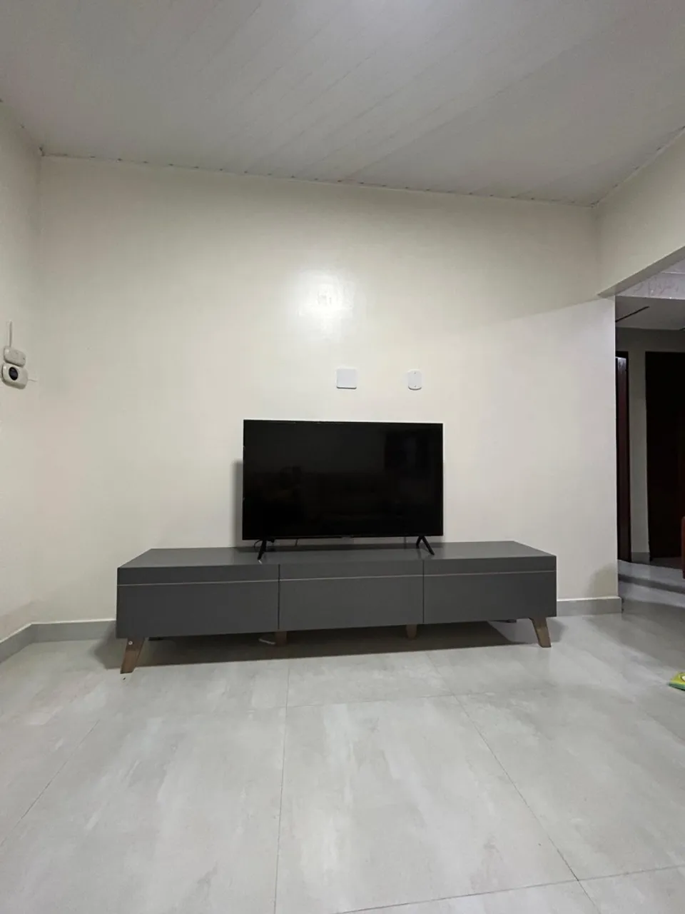 Rack cinza em MDF 