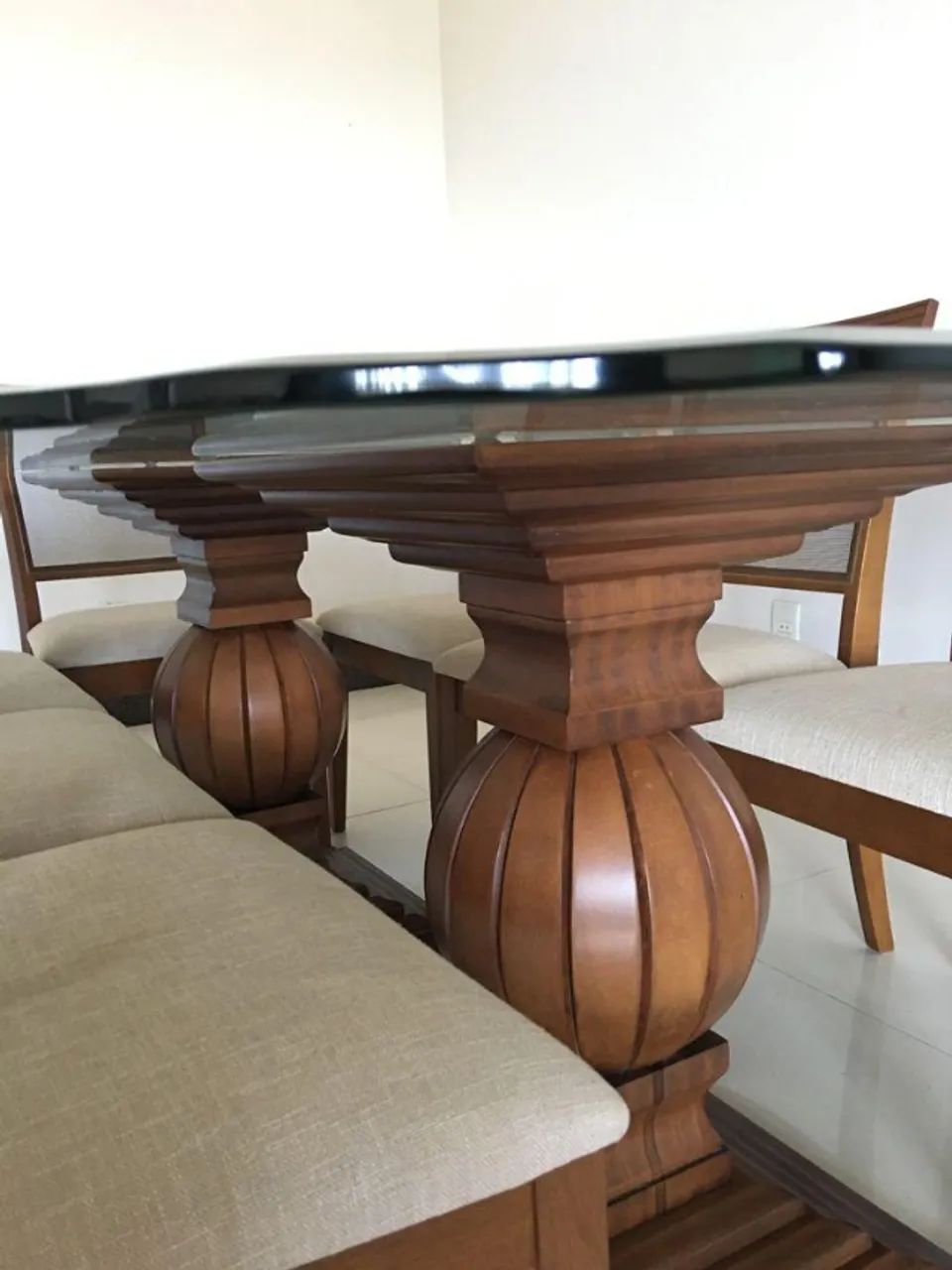 Mesa com tampo de vidro e oito cadeiras - Foto 5