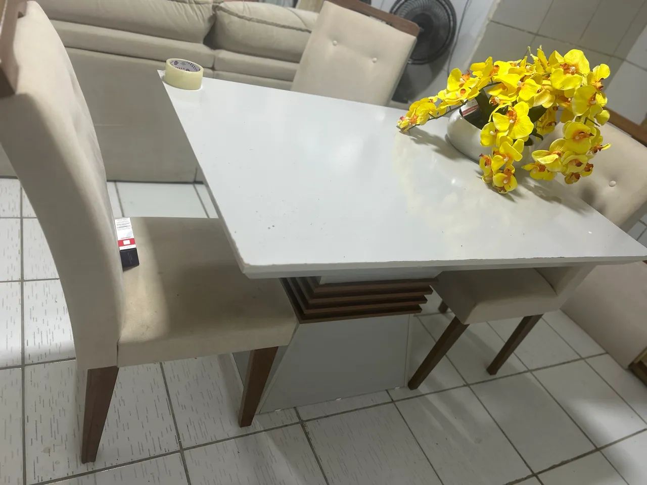 Mesa com 4 cadeiras 64840825884801120