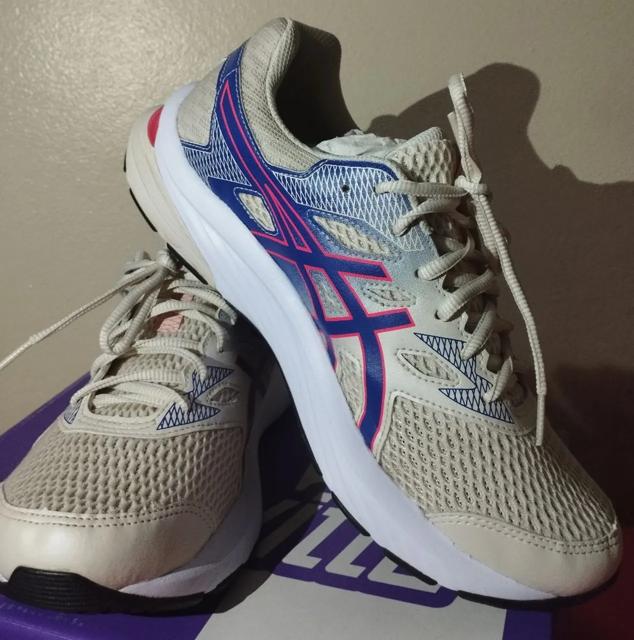 Tênis Asics Feminino - Conforto e Estilo!