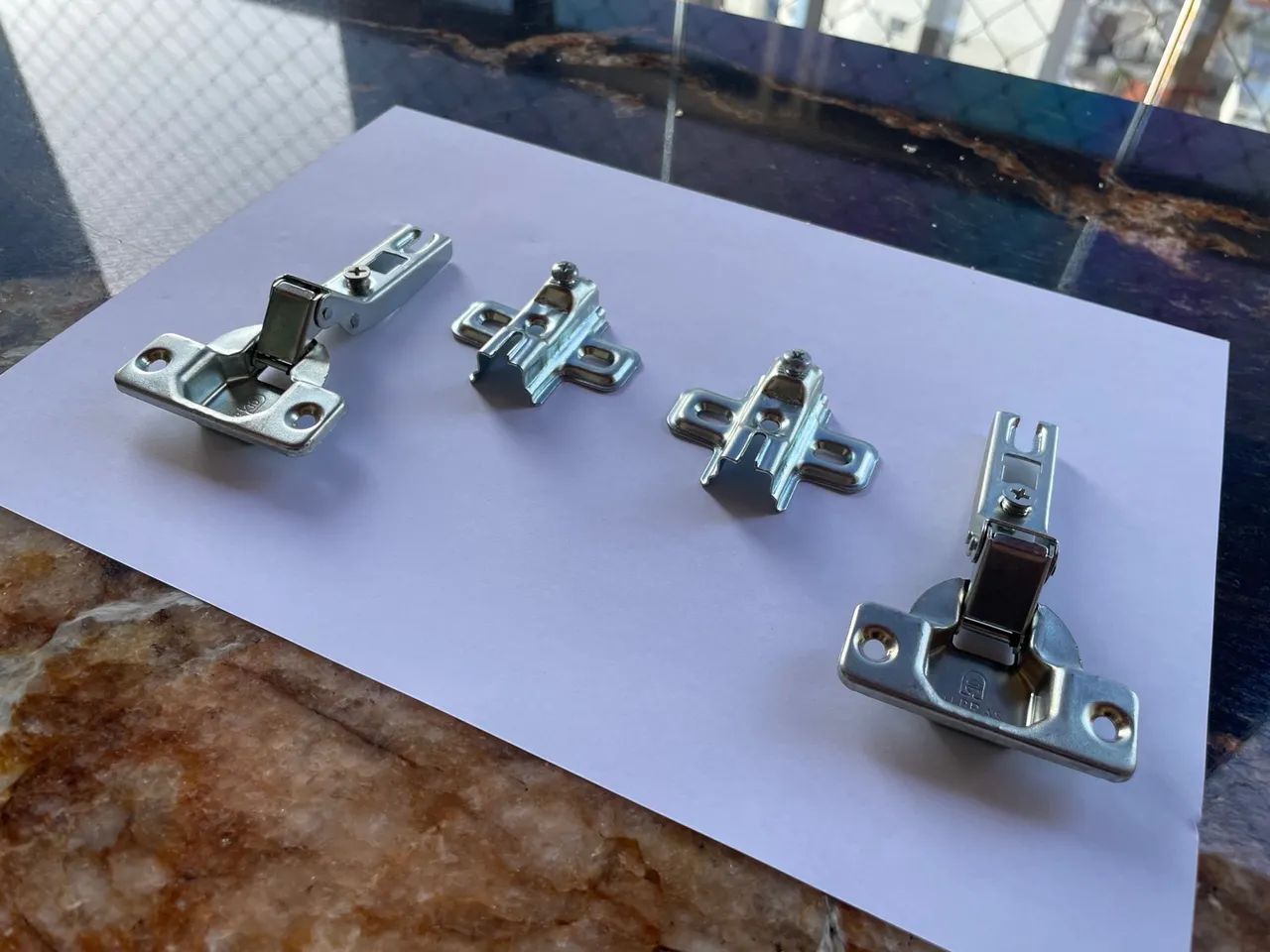 Par 02 Dobradiças 26mm Curva Móveis Armário Cozinha Guarda Roupa - Foto 3