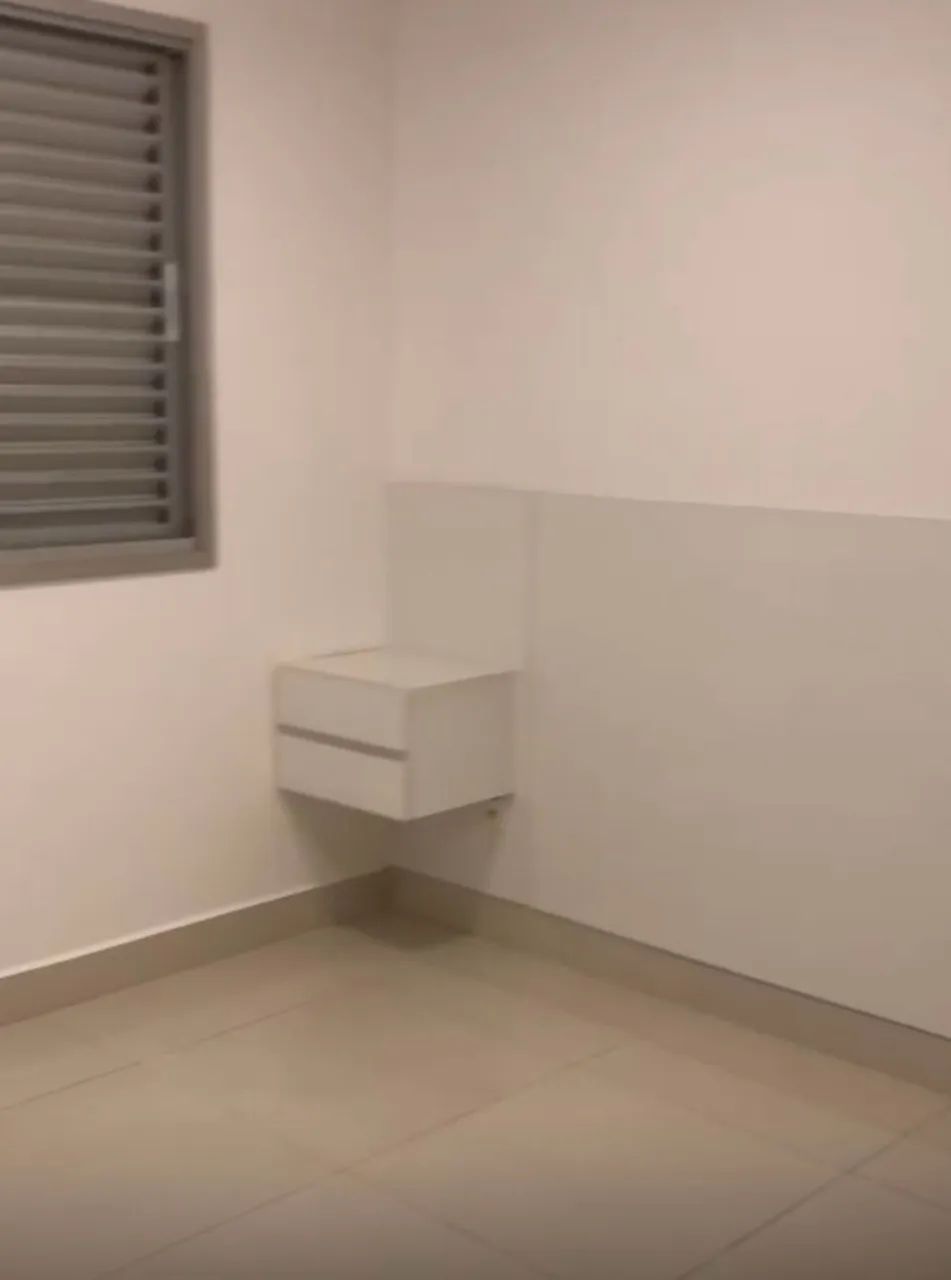 ALUGO APARTAMENTO 2 QUARTOS SENDO 1 SUITE LOCALIZADO NO COND. PATIO COIMBRA - Foto 2