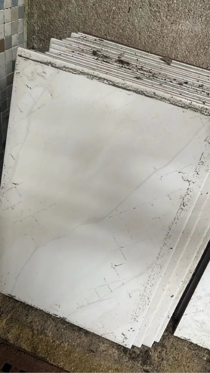 Porcelanato Branco com Detalhes